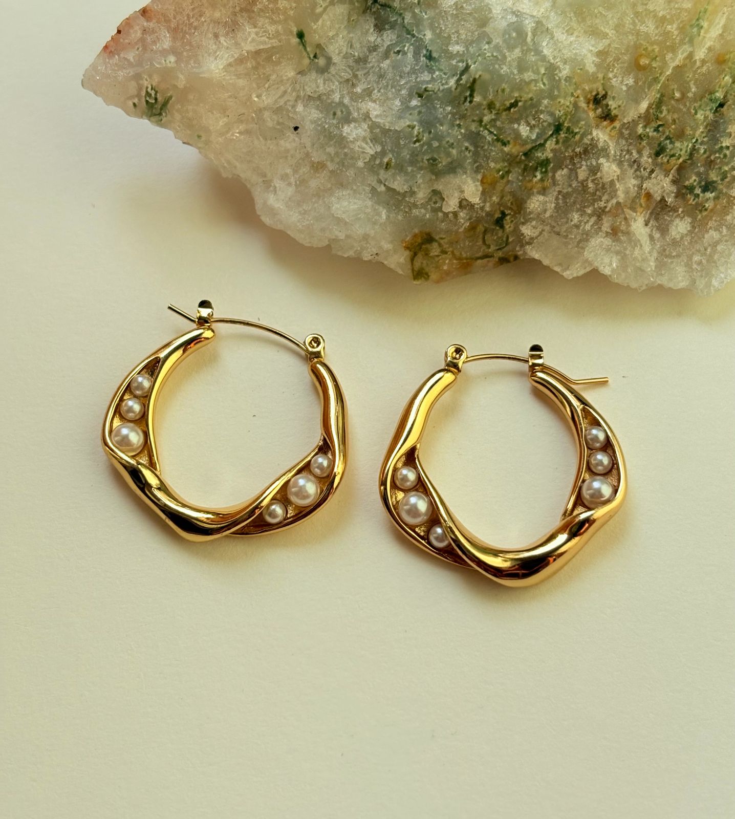LORYN PEARL HOOPS EARRINGS