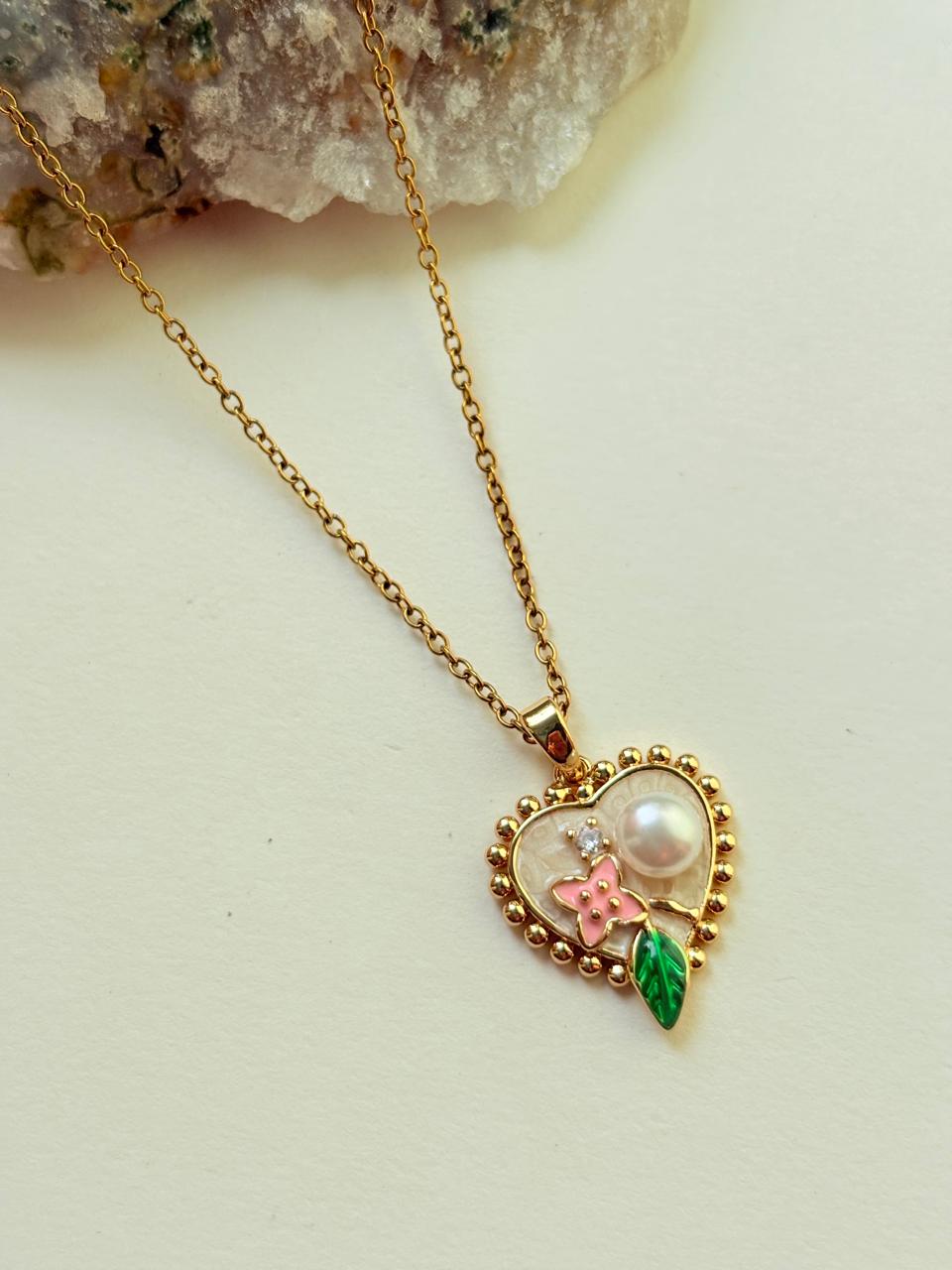 HEART PENDANT NECKLACE