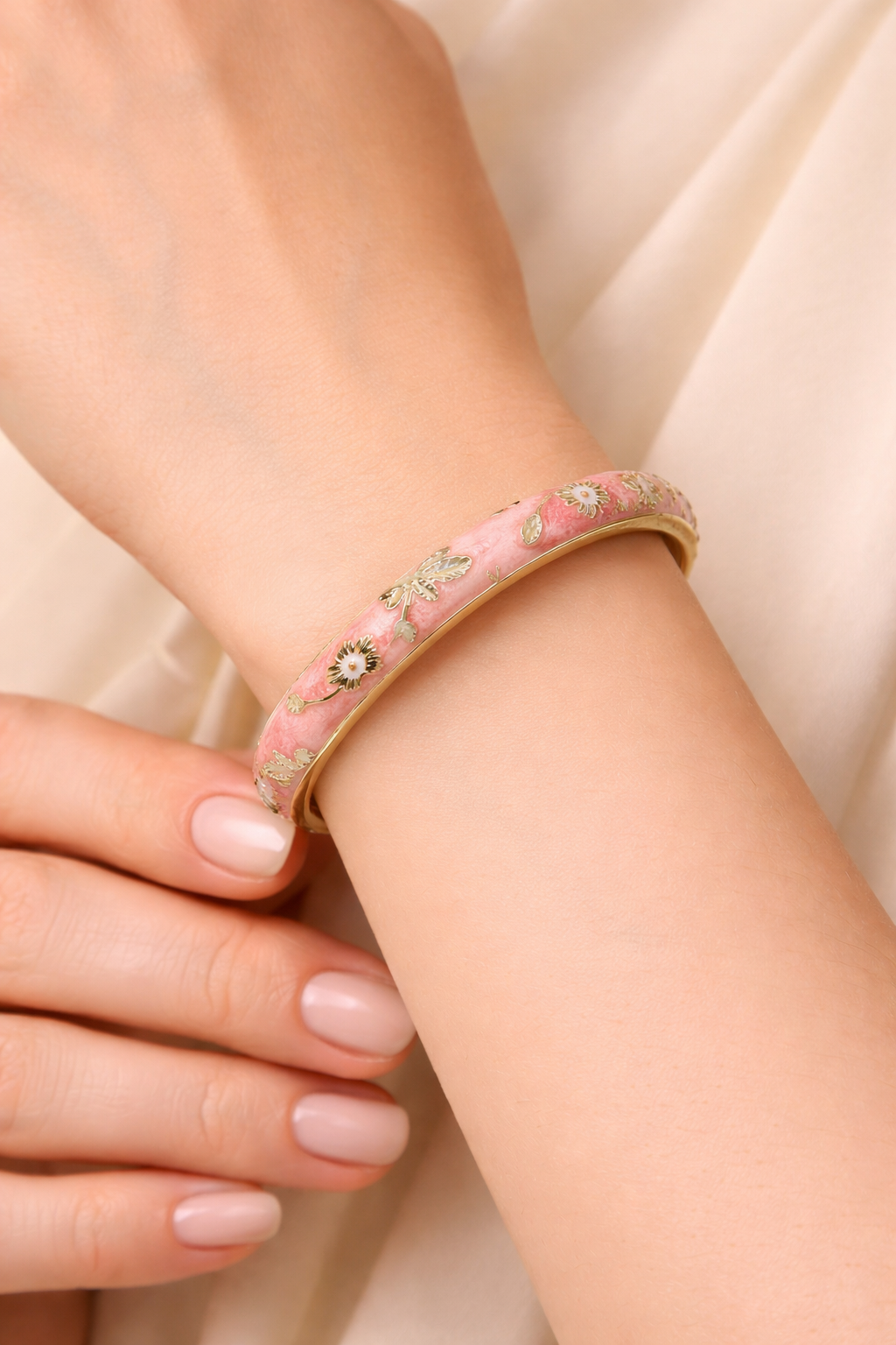 ELEGANT LUXE FLOWER PINK BANGLE BRACELET