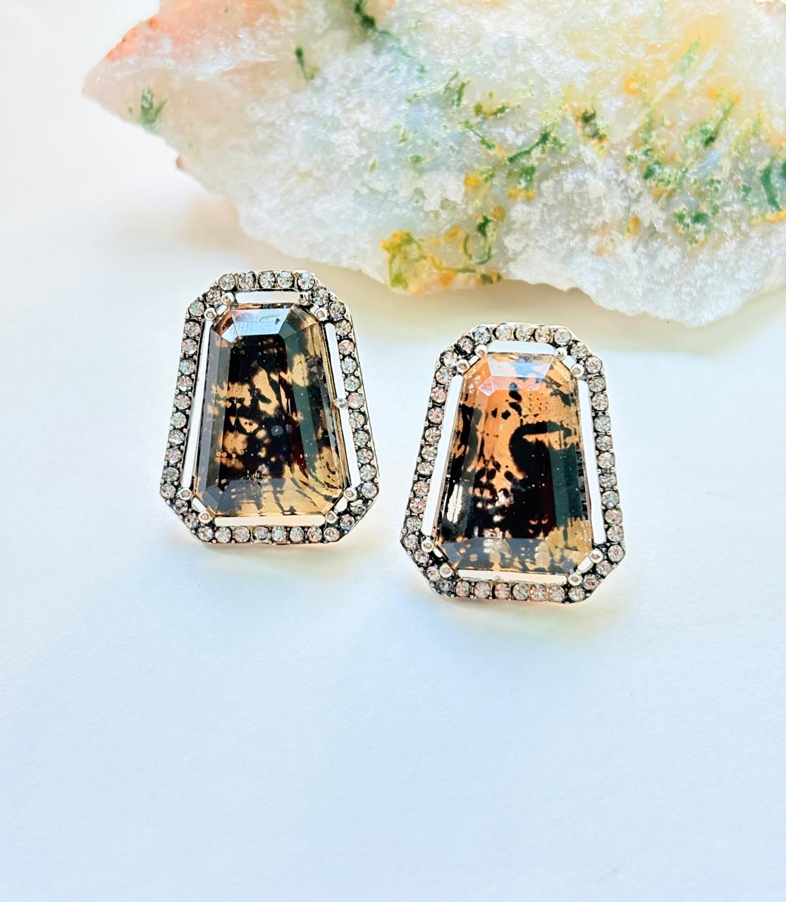 GOLDEN GLOW STATEMENT STUDS