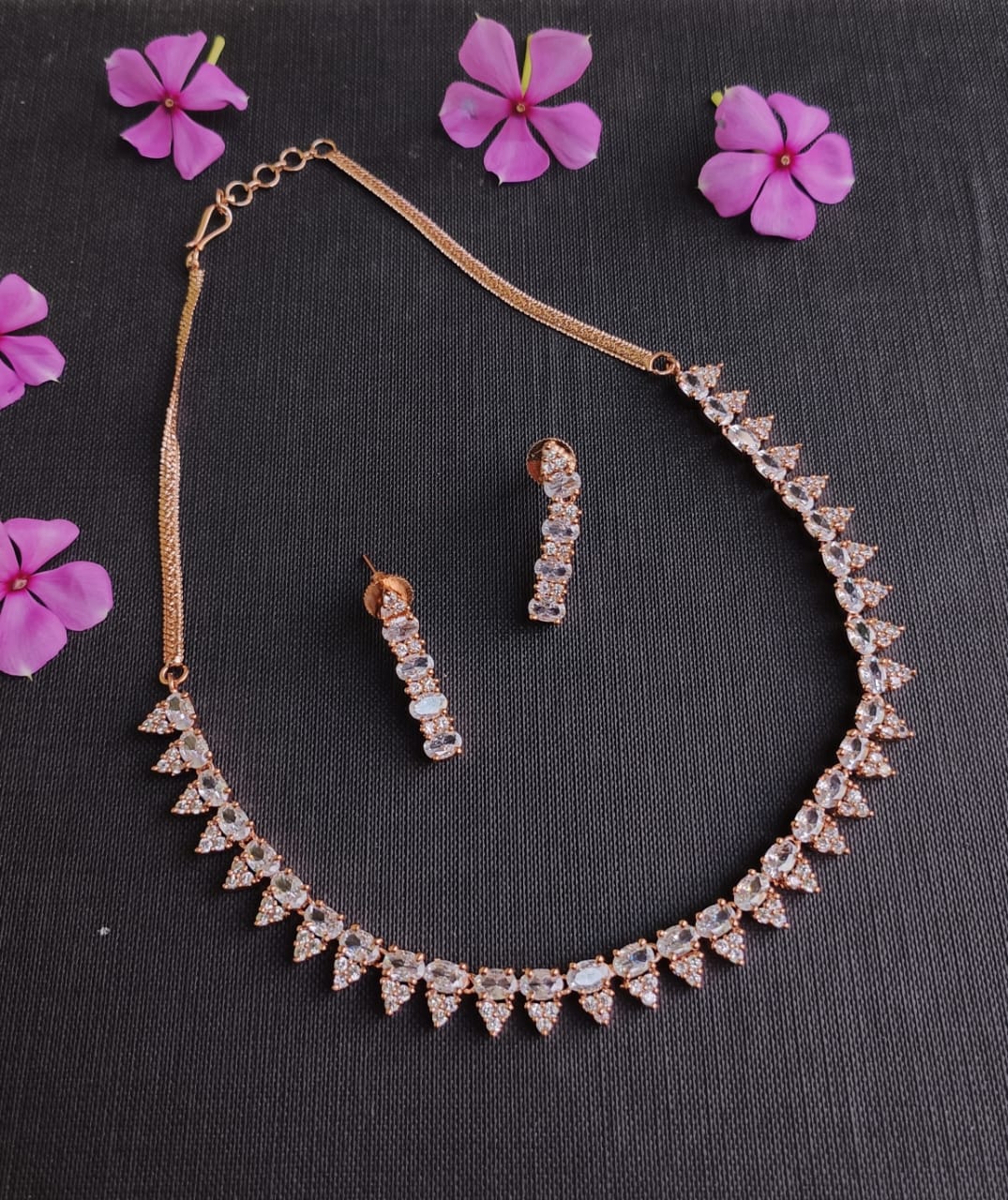 JULI ROSE GOLD NECKLACE