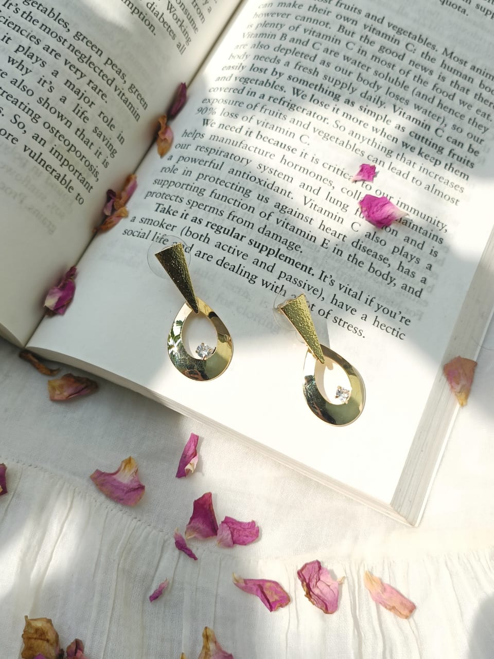 SOPHIA GOLDEN EARRINGS