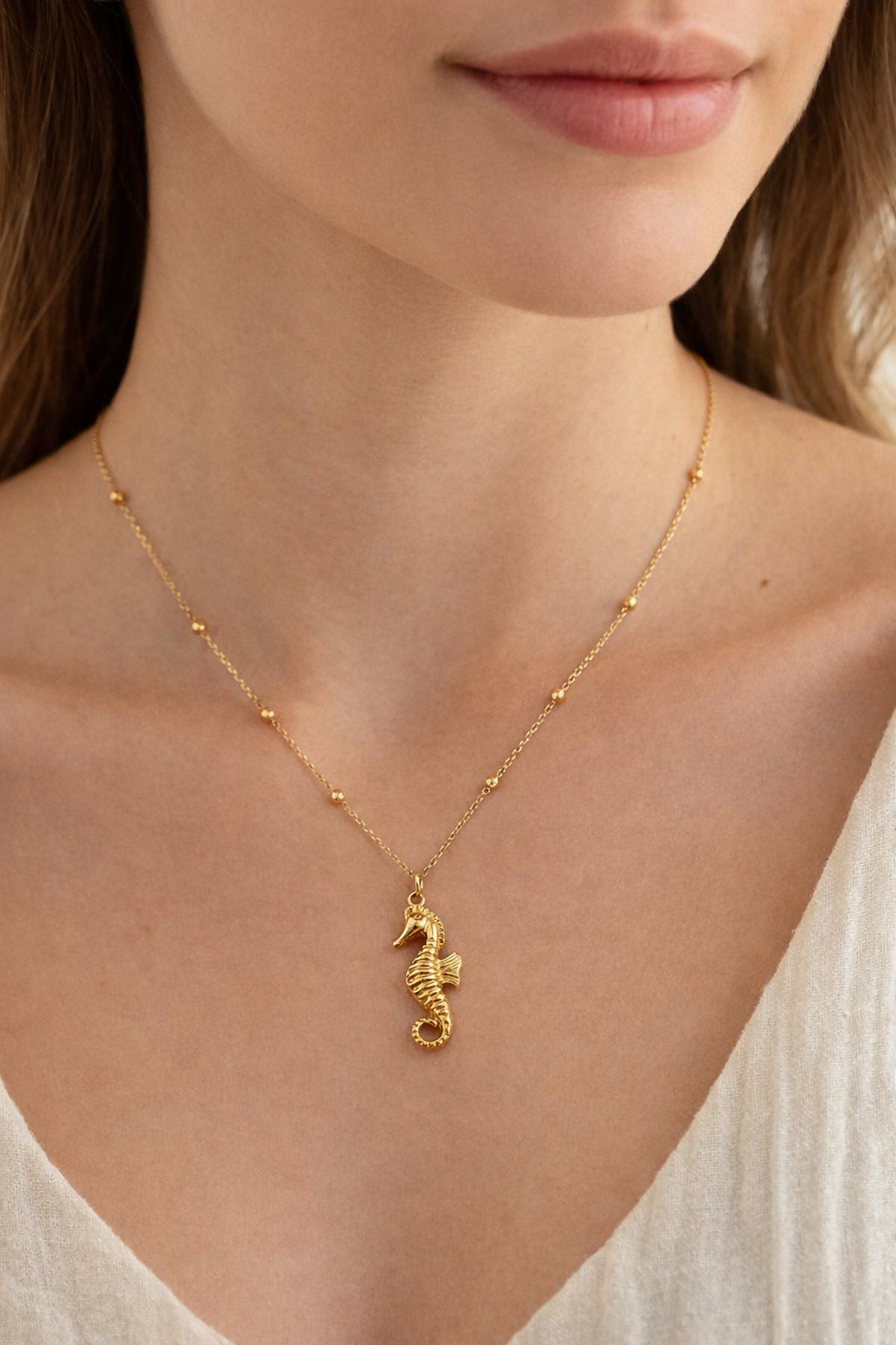 GOLDEN SEAHORSE CHARM NECKLACE