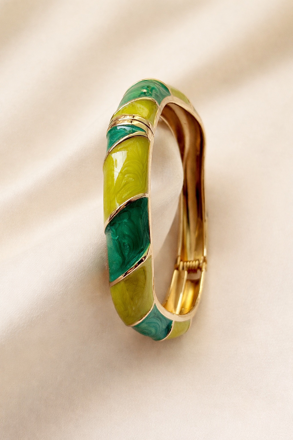 EMERALD LIME ENAMEL GOLD KADA