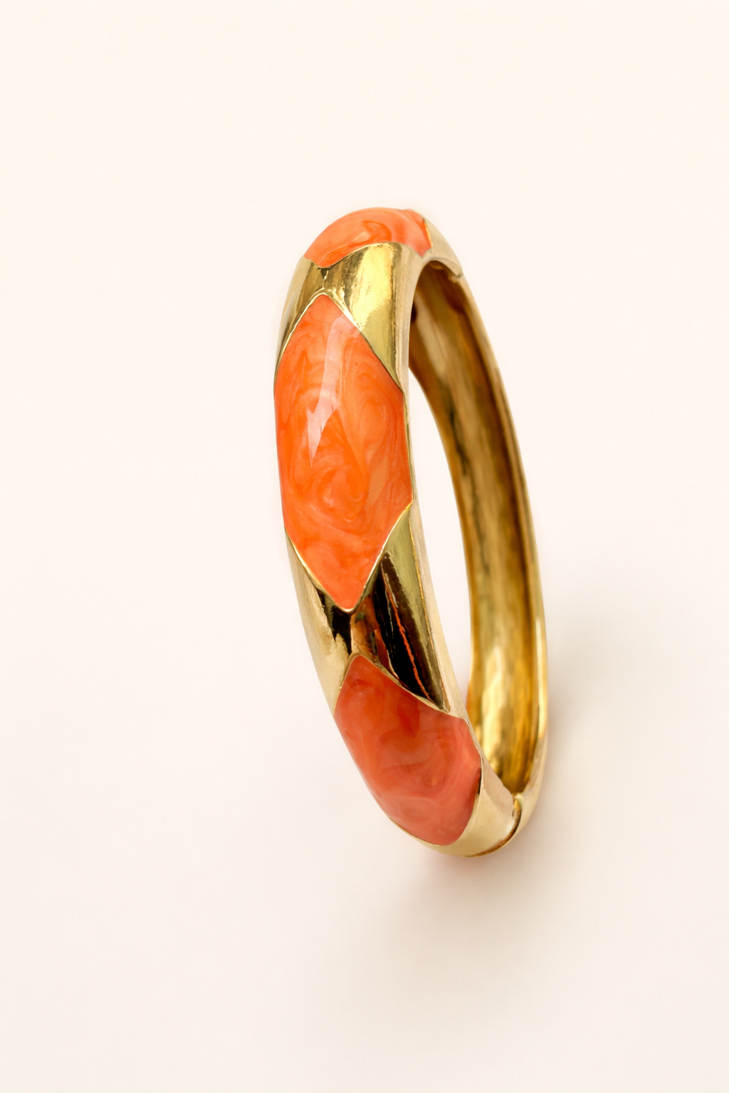 ELEGANT LUXE GOLDEN BANGLE BRACELET