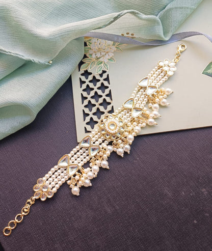 VEDIKA PEARL BRACELET