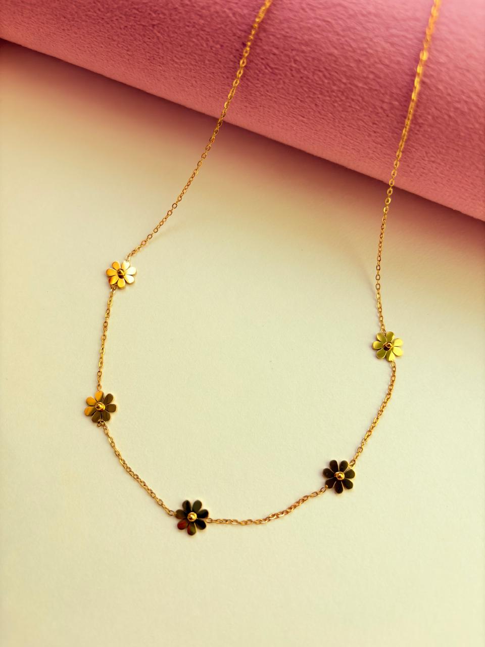 GOLDEN BLOOM FLORAL NECKLACE