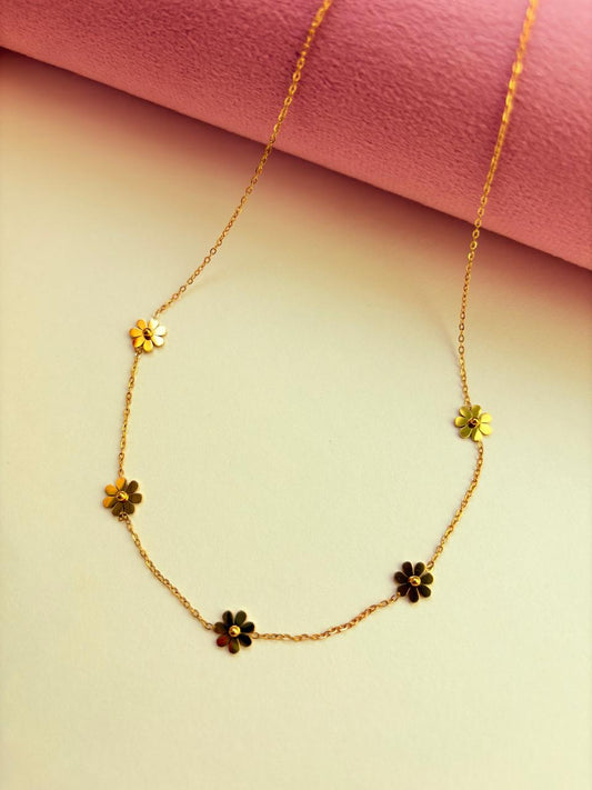 GOLDEN BLOOM FLORAL NECKLACE