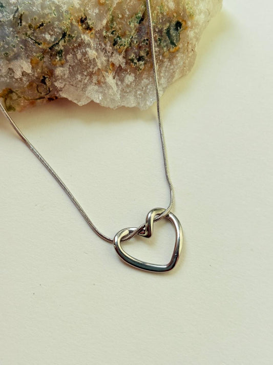 STAINLESS STEEL HEART PENDANT NECKLACE