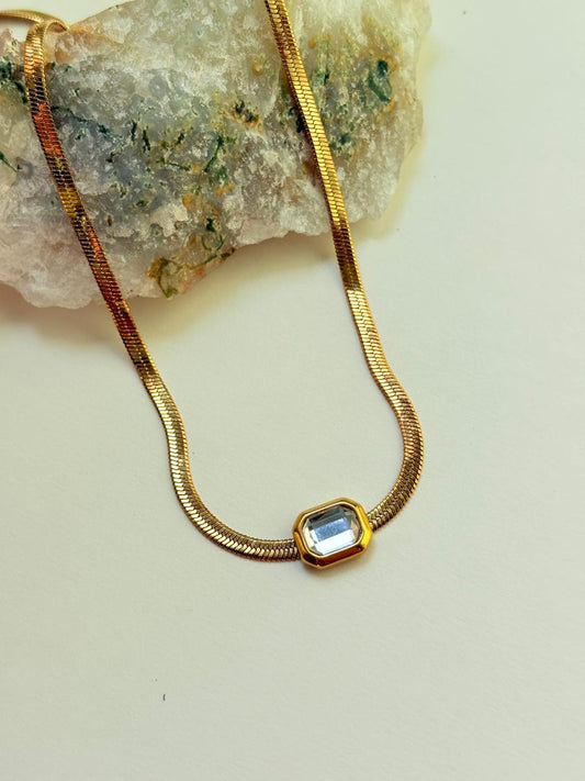 REFINED GOLD NECKLACE