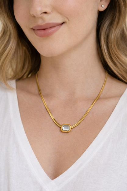 REFINED GOLD NECKLACE