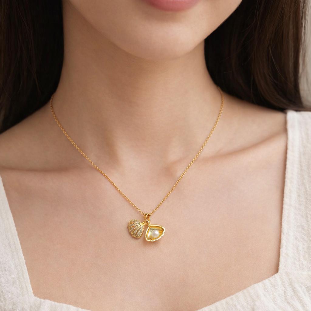 GOLDEN SHELL PEARL PENDANT NECKLACE