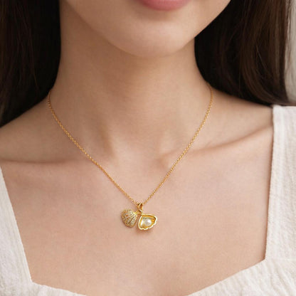 GOLDEN SHELL PEARL PENDANT NECKLACE