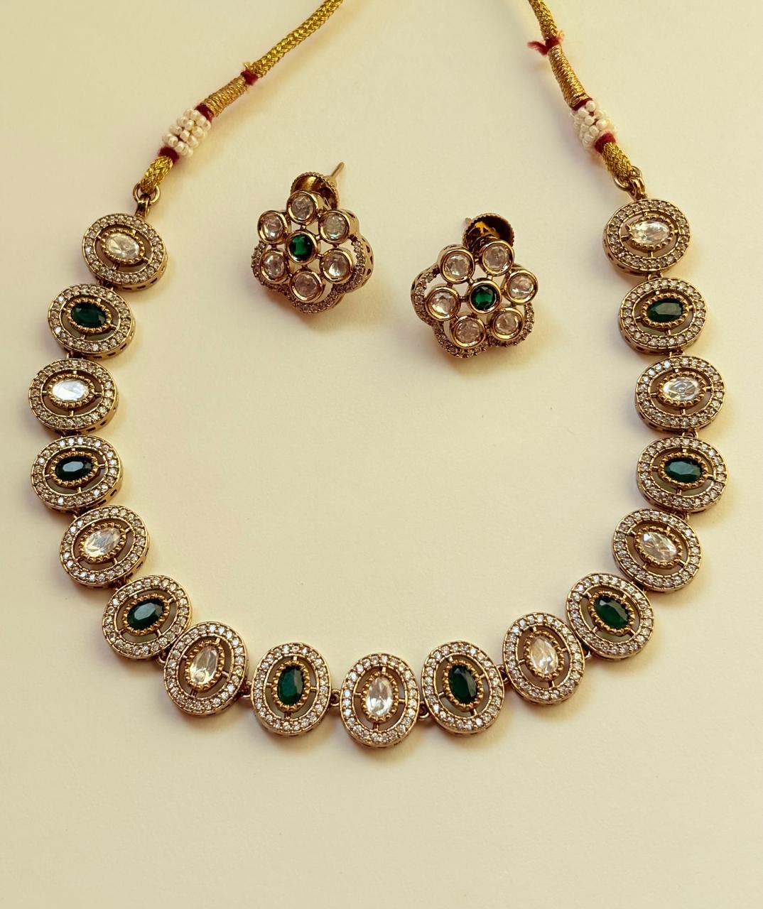EMERALD AND CRYSTAL OVAL NECKLACE