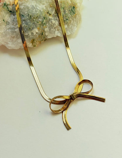 GOLDEN BOW SNAKE CHAIN NECKLACE