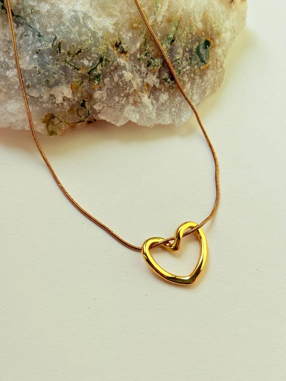 STAINLESS STEEL HEART PENDANT NECKLACE