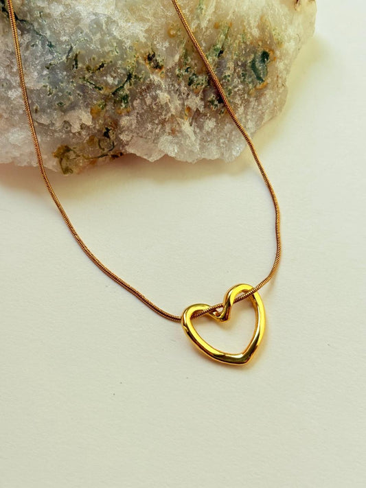 STAINLESS STEEL HEART PENDANT NECKLACE