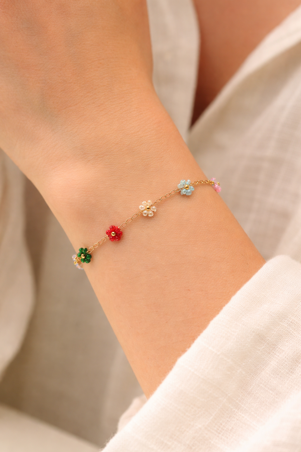 DELICATE FLORAL BEADED BRACELET