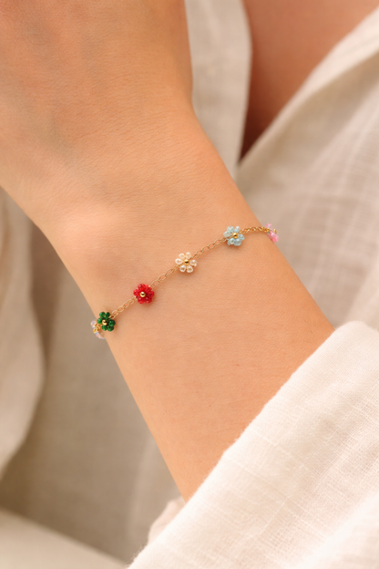 DELICATE FLORAL BEADED BRACELET