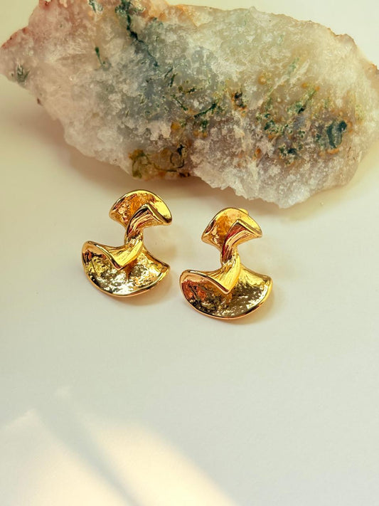ALBELA GOLDEN STUDS