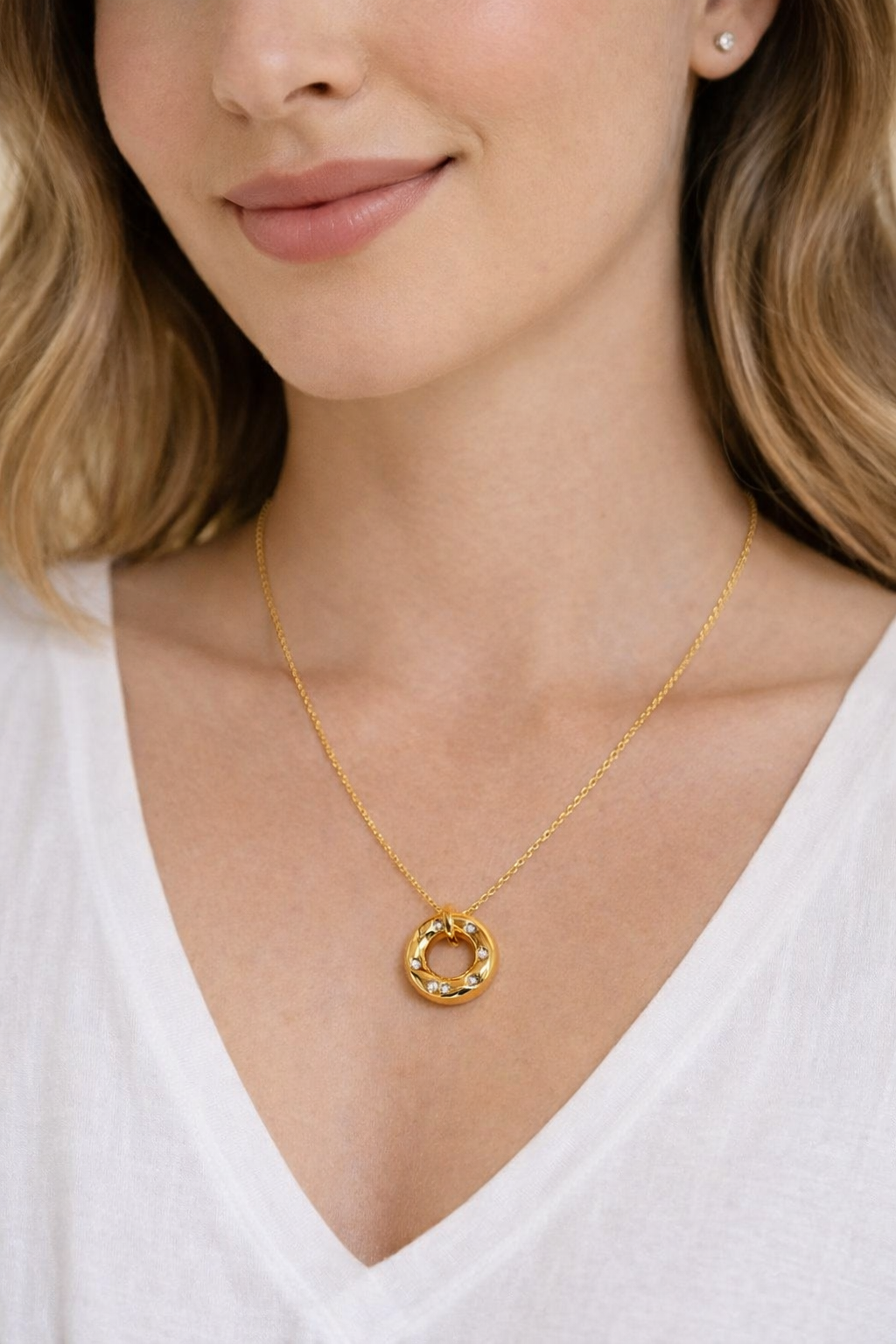 GOLD CIRCLE NECKLACE