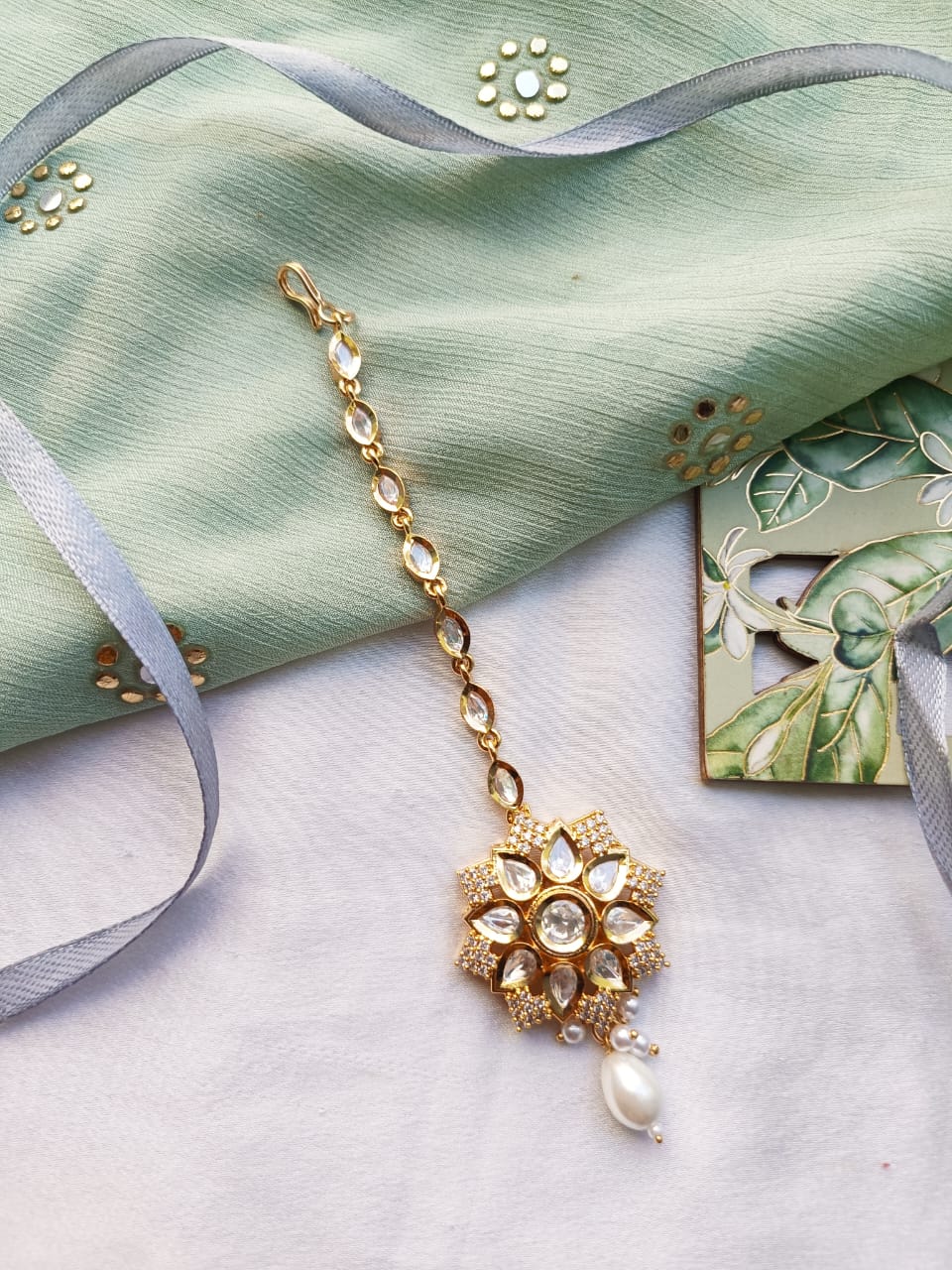 KIYANA PACHI KUNDAN MANGTIKA