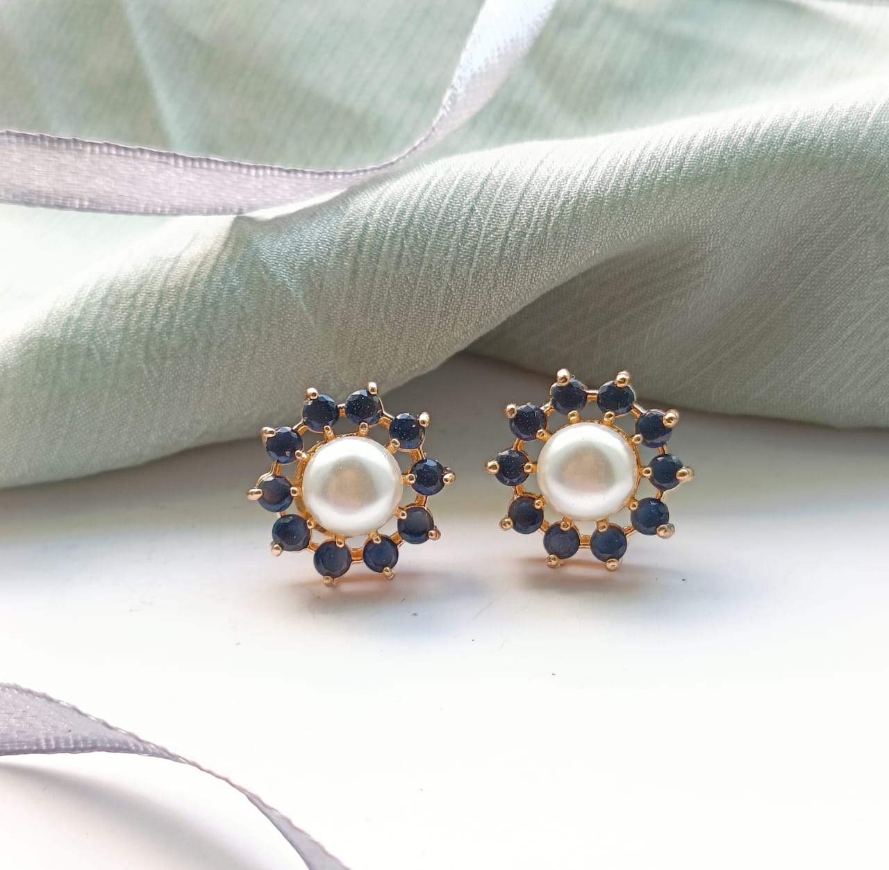 BLACK REEMA PEARL STUDS