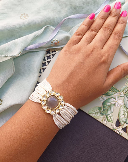 KRISHA GREY PEARL BRACELET