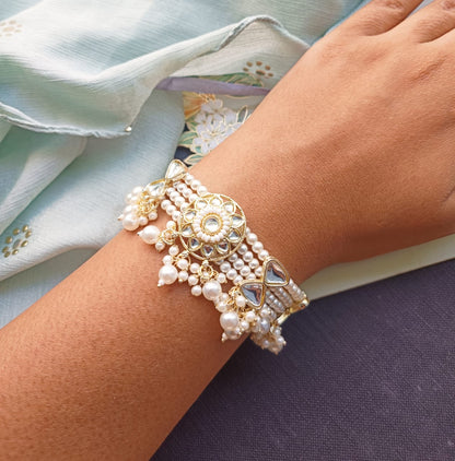 VEDIKA PEARL BRACELET