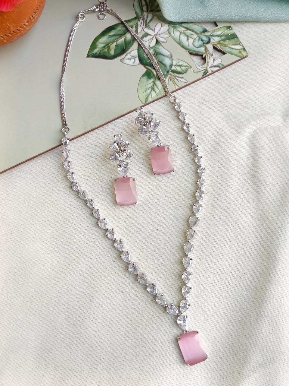 AMELIA SILVER NECKLACE