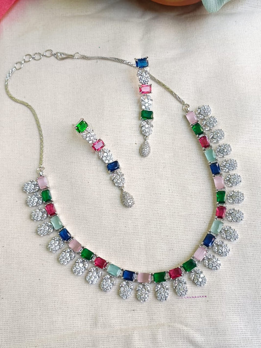 SUNDARA MULTI COLOR NECKLACE