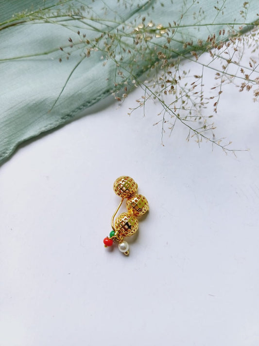 MADHURA GOLDEN NOSEPIN