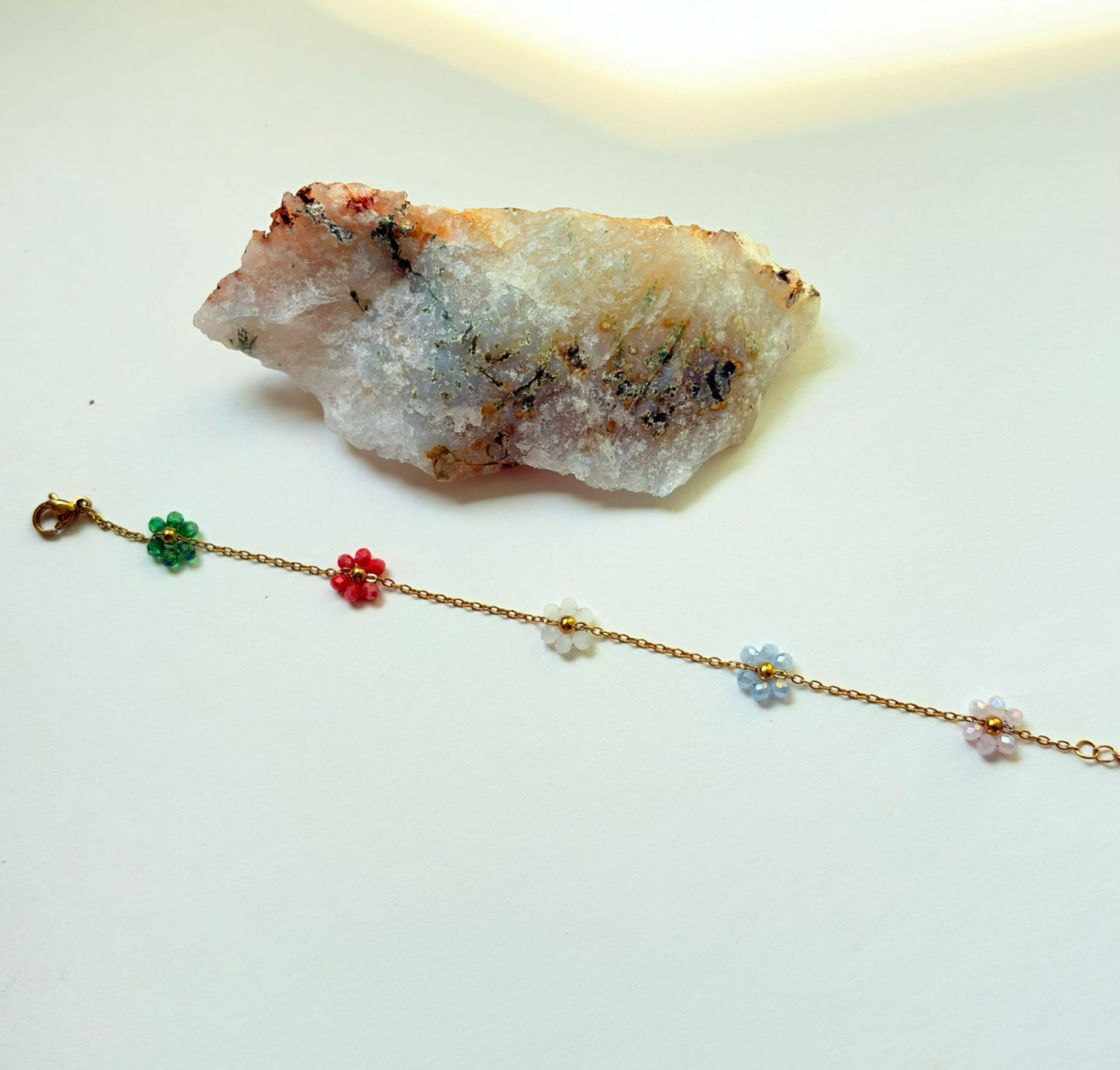 DELICATE FLORAL BEADED BRACELET
