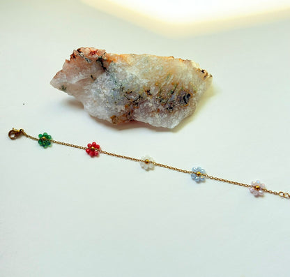 DELICATE FLORAL BEADED BRACELET