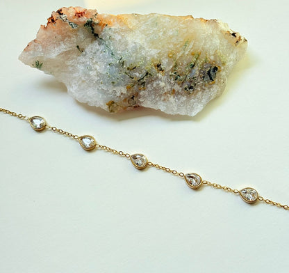 ELEGANT TEARDROP CRYSTAL BRACELET