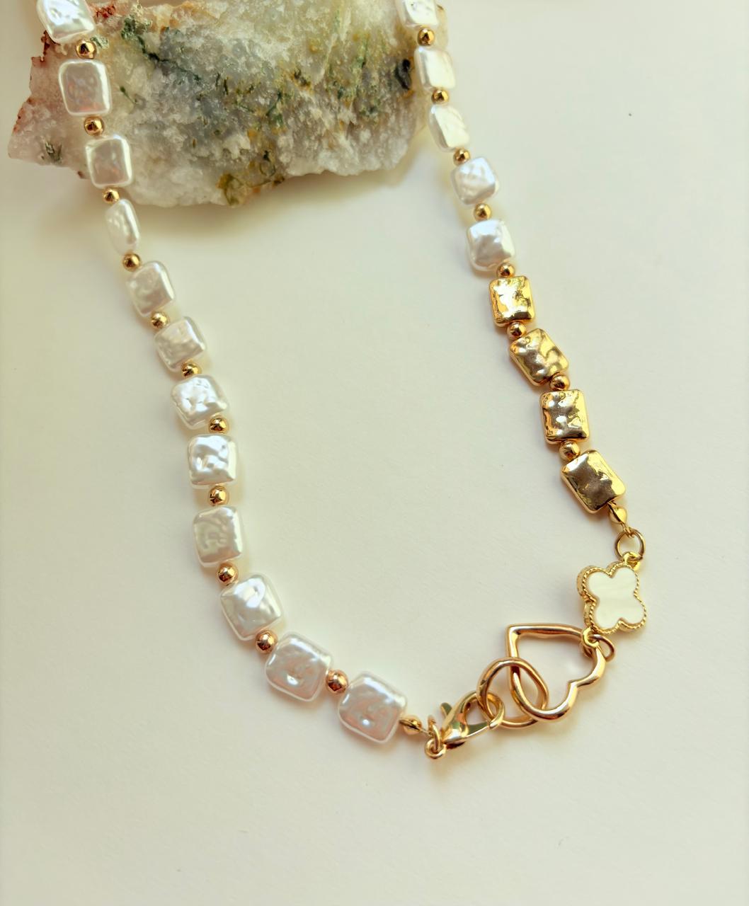 PEARL & GOLD LUXE STATEMENT NECKLACE