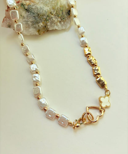PEARL & GOLD LUXE STATEMENT NECKLACE