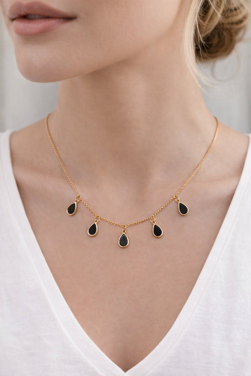 GOLDEN TEARDROP NECKLACE