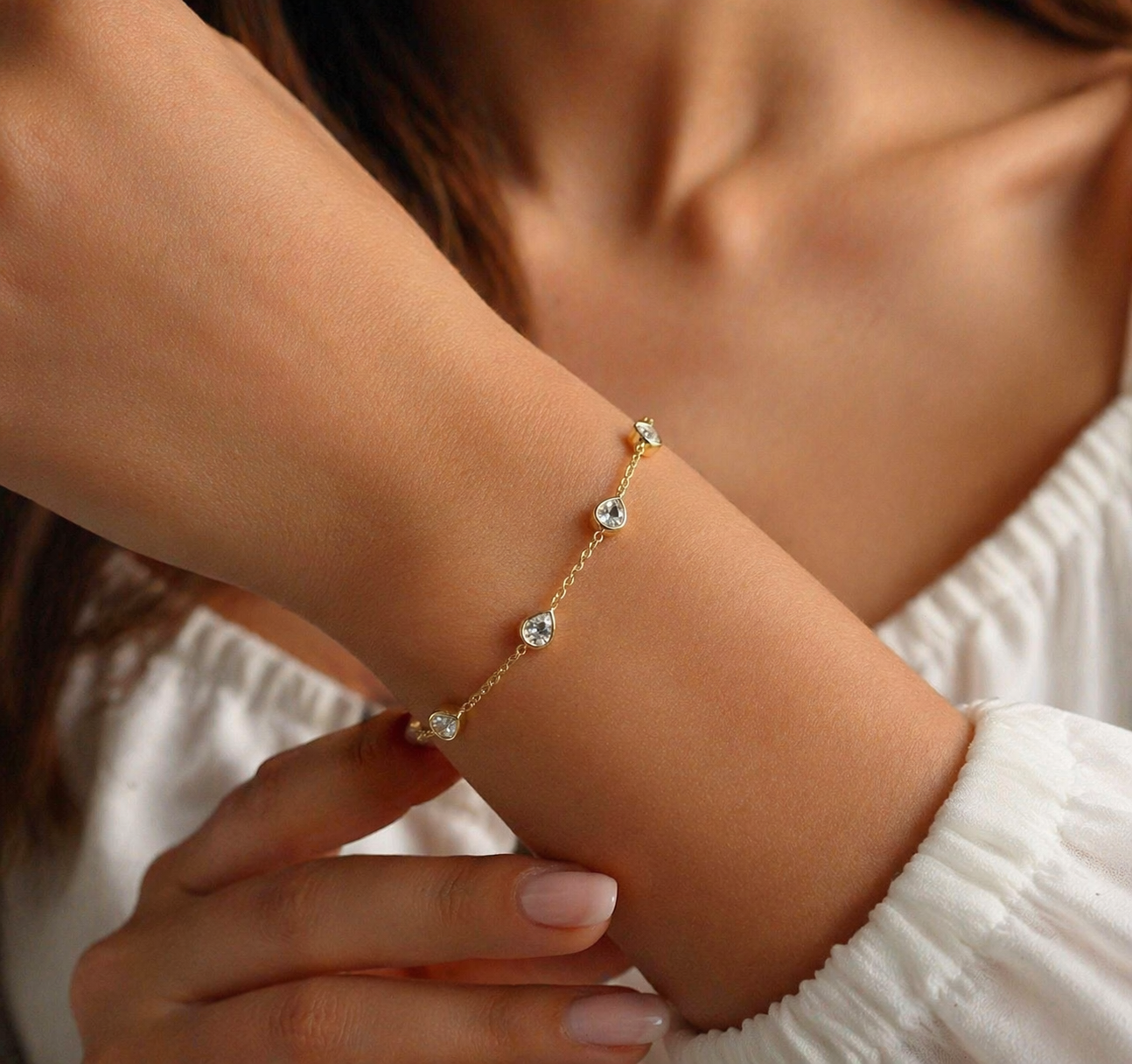 ELEGANT TEARDROP CRYSTAL BRACELET